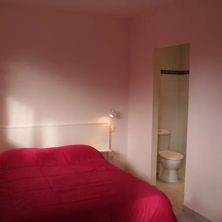Charmante Maison Renovee Dans Quartier Calme, A 2,5 Kilometres De La Plage, Pour 6 Personnes *