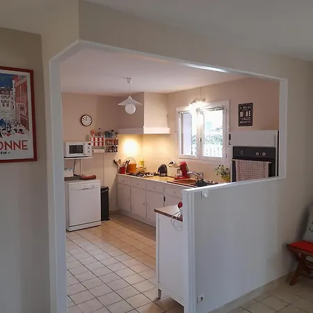 Charmante Maison Renovee Dans Quartier Calme, A 2,5 Kilometres De La Plage, Pour 6 Personnes Ferienhaus *