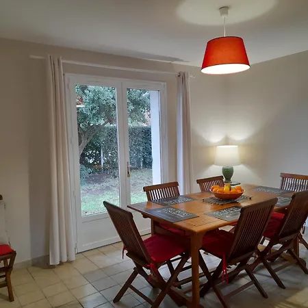 Charmante Maison Renovee Dans Quartier Calme, A 2,5 Kilometres De La Plage, Pour 6 Personnes 펜션 메상주