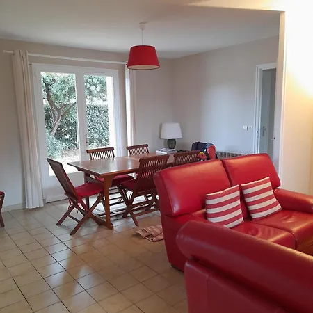 Charmante Maison Renovee Dans Quartier Calme, A 2,5 Kilometres De La Plage, Pour 6 Personnes *