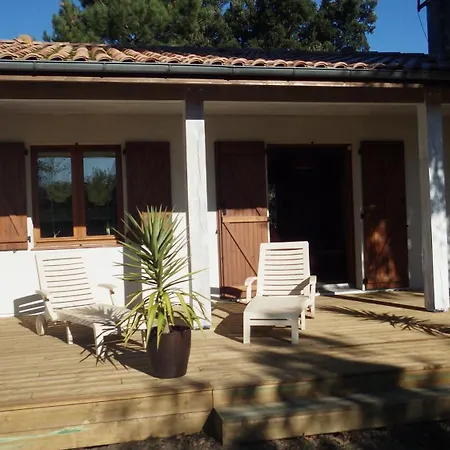 Ferienhaus Charmante Maison Renovee Dans Quartier Calme, A 2,5 Kilometres De La Plage, Pour 6 Personnes *