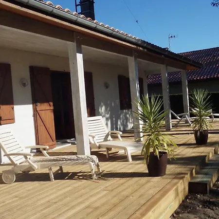 Charmante Maison Renovee Dans Quartier Calme, A 2,5 Kilometres De La Plage, Pour 6 Personnes