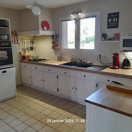 Ferienhaus Charmante Maison Renovee Dans Quartier Calme, A 2,5 Kilometres De La Plage, Pour 6 Personnes *