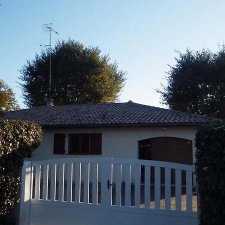 Charmante Maison Renovee Dans Quartier Calme, A 2,5 Kilometres De La Plage, Pour 6 Personnes * 메상주